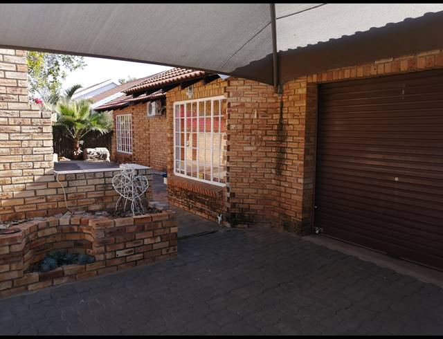 3 BEDROOM TOWNHOUSE TO LET IN BO-DORP